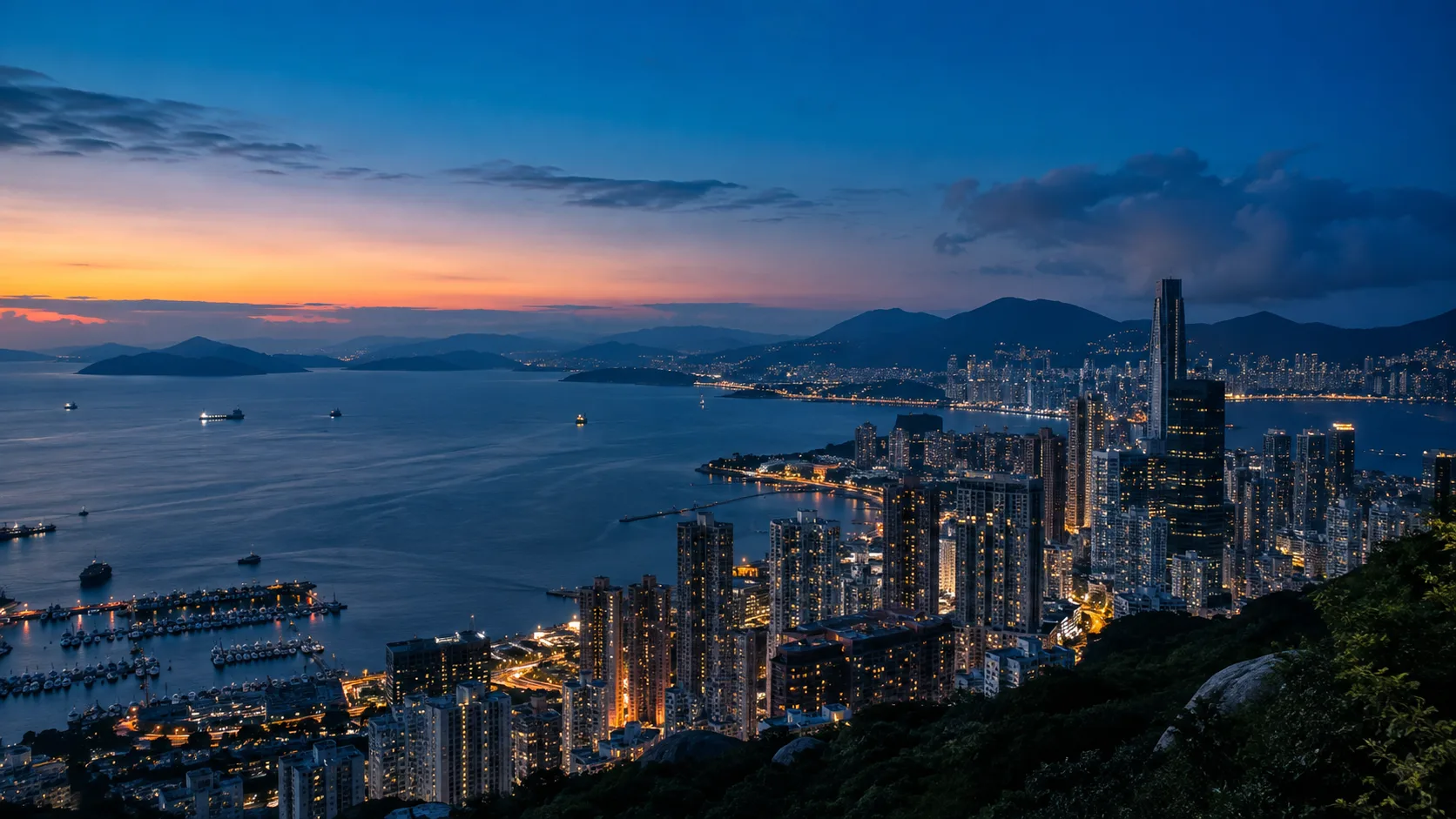 暮色下的海岸城市与海面,概念视觉